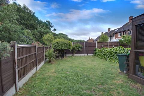 3 bedroom terraced house for sale, Tring Close, Romford RM3