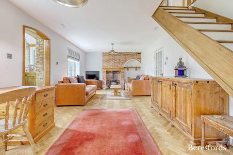 1 Thorndon Cottages Thorndon Gate, Ingrave, Brentwood, CM13 3RG