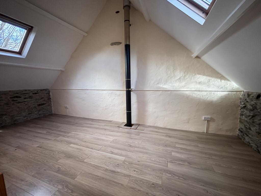 Mezzanine bedroom (second image)