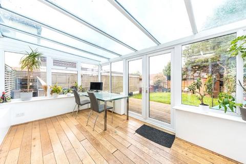30 Chester Avenue, Twickenham, TW2 6AG