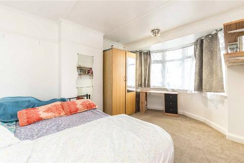 30 Chester Avenue, Twickenham, TW2 6AG