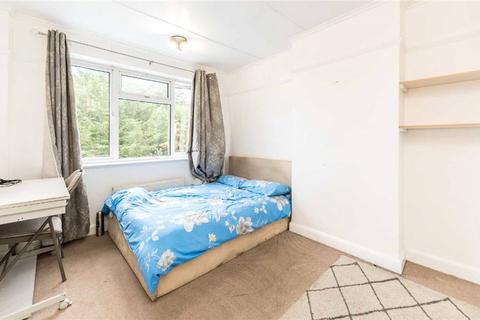 30 Chester Avenue, Twickenham, TW2 6AG