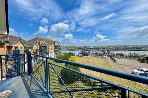 2 bedroom flat for sale, West Quay, Newhaven