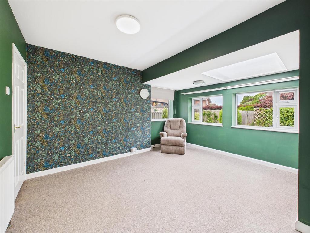 Dining room: