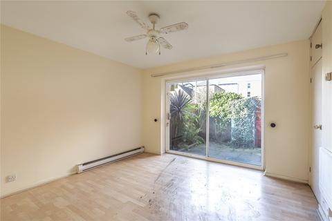 12 Ambleside Walk, Uxbridge, UB8 1XE