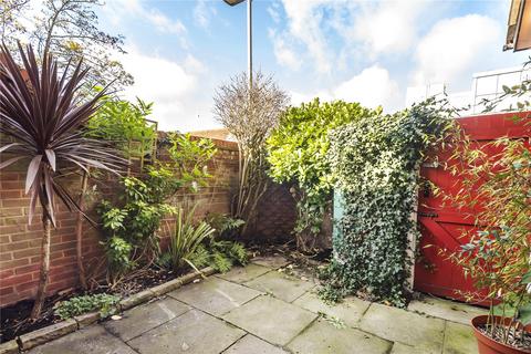 12 Ambleside Walk, Uxbridge, UB8 1XE