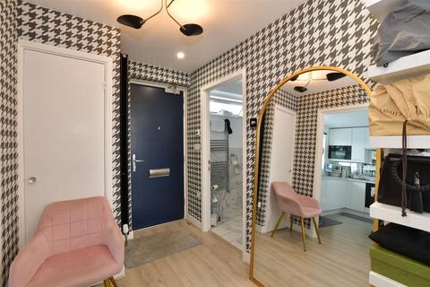 2 bedroom flat for sale, The Drive, Great Warley, Brentwood, Essex