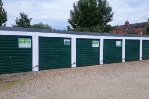 Garage to rent, Lutterworth Road, Northampton NN1