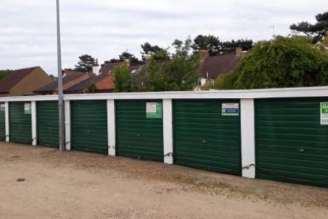 Garage to rent, Lutterworth Road, Northampton NN1