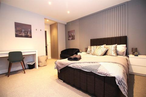 4 bedroom house to rent, Hazel Street, Leicester