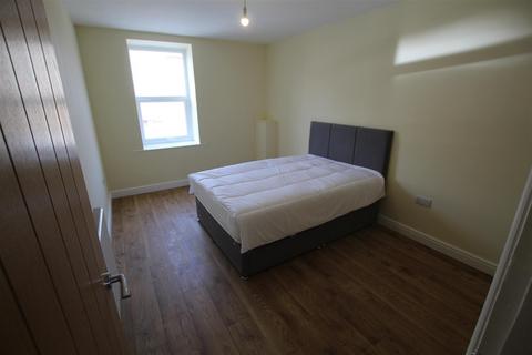 3 bedroom flat to rent, Forest Hall Road, Newcastle Upon Tyne NE12