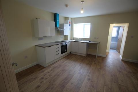 3 bedroom flat to rent, Forest Hall Road, Newcastle Upon Tyne NE12