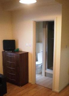 Studio to rent, Brondesbury Park