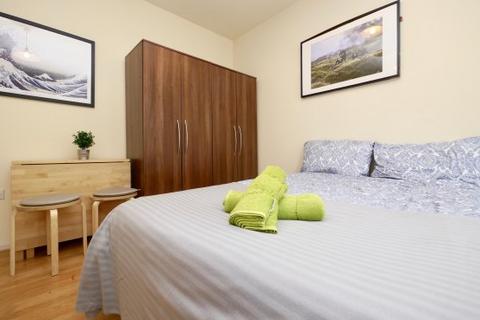 Studio to rent, Brondesbury Park