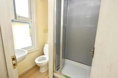 Studio to rent, Brondesbury Park