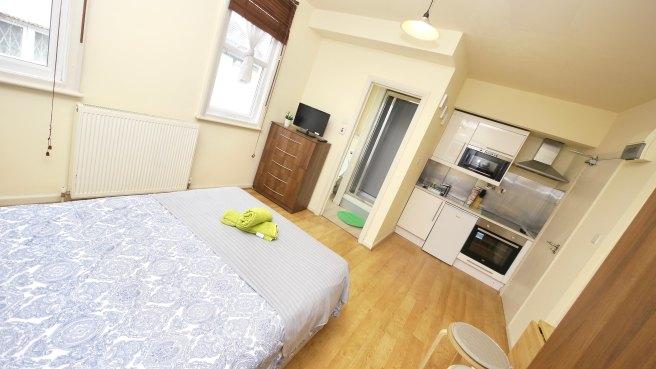 Brondesbury-park-nw6-7ay-981186