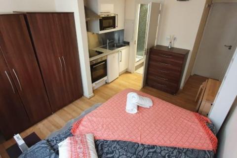Studio to rent, Brondesbury Park