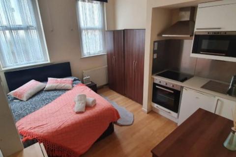 Studio to rent, Brondesbury Park