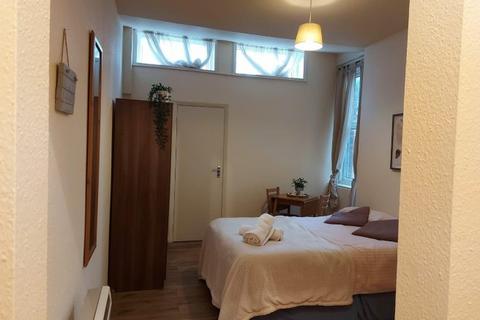 1 bedroom in a house share to rent, Park Avenue