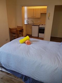 1 bedroom in a house share to rent, Park Avenue