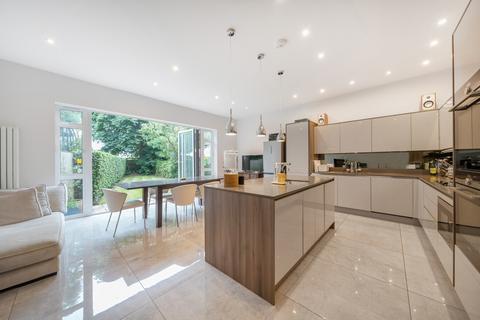 10 The Ridgeway, London, NW11 8TB