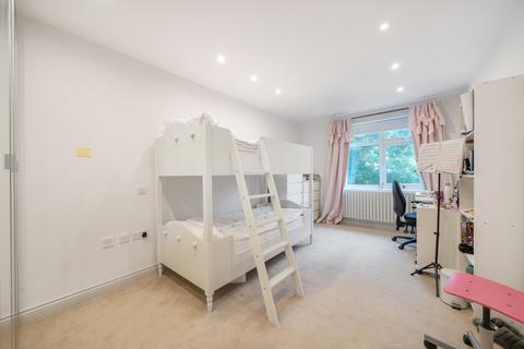 10 The Ridgeway, London, NW11 8TB