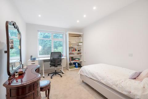 10 The Ridgeway, London, NW11 8TB