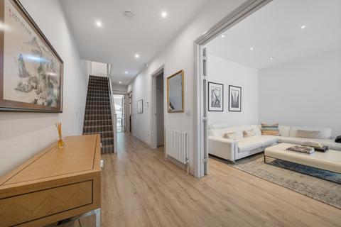 10 The Ridgeway, London, NW11 8TB