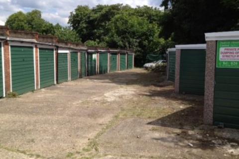 Garage to rent, Milton Grove, London N11