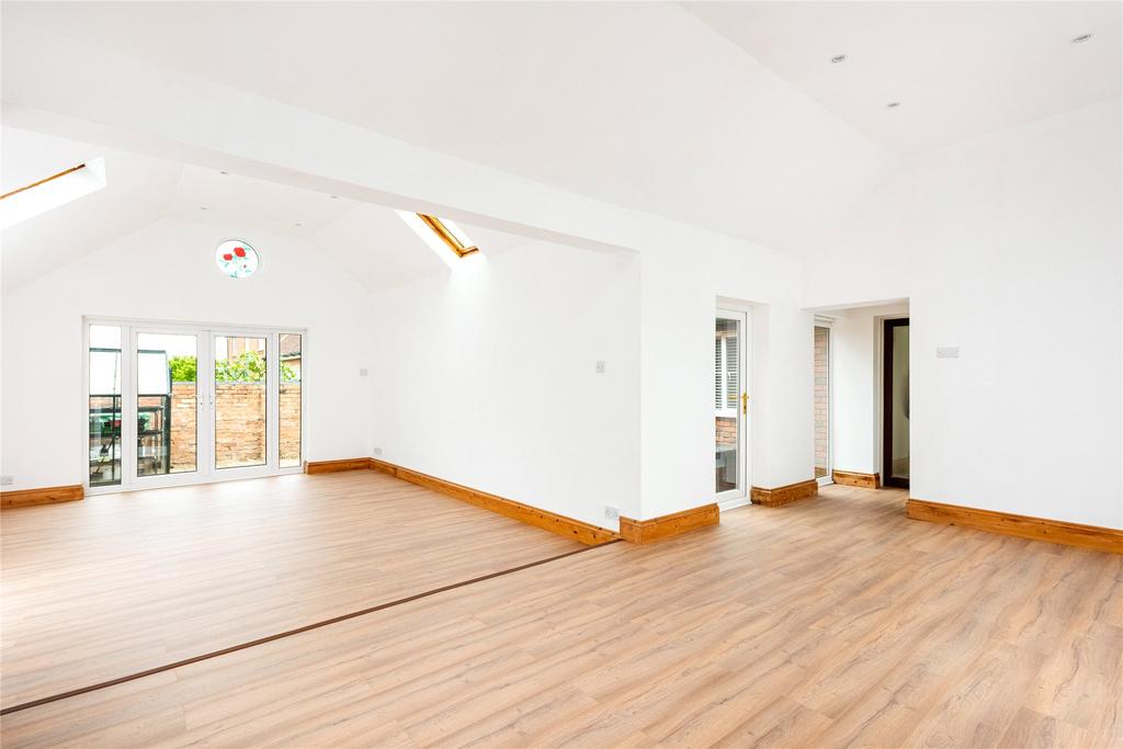 Studio/Sitting Rm