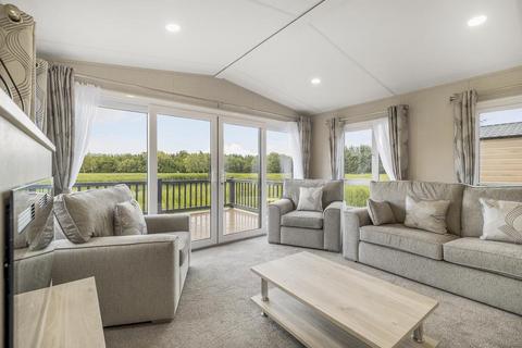 2 bedroom character property for sale, Swan Lake Country Park, Swineshead, Boston