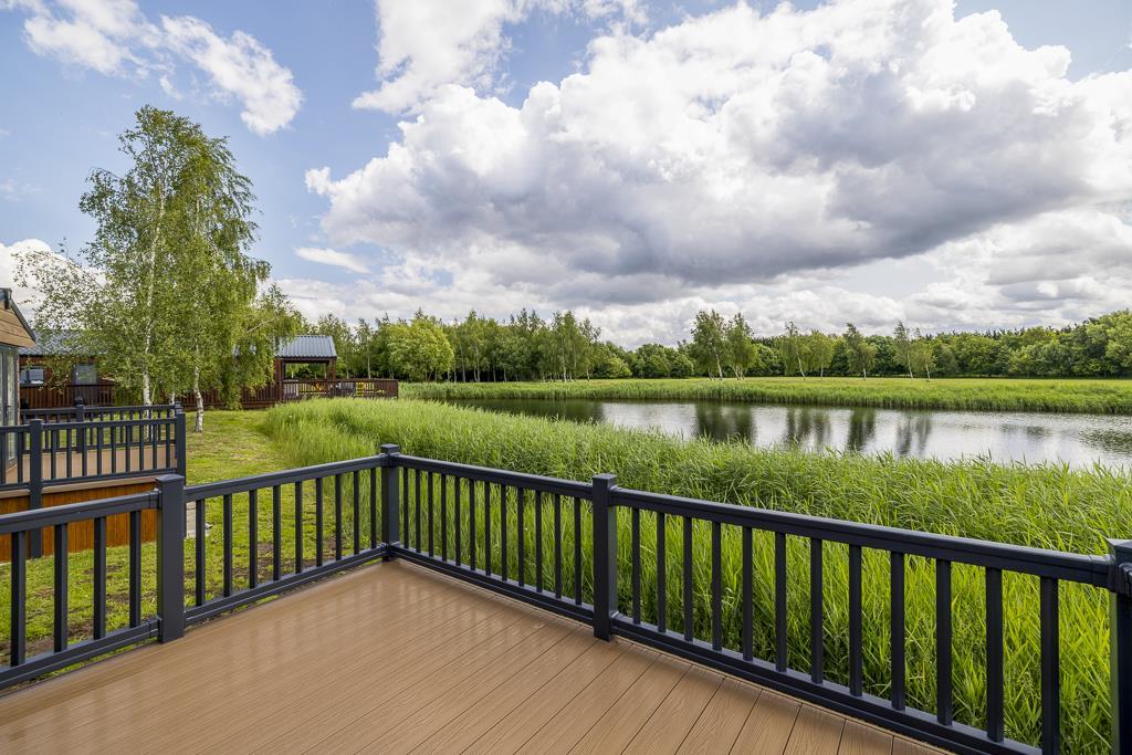 Swan Lake Country Park (Swineshead) Cabin 2-13.jpg