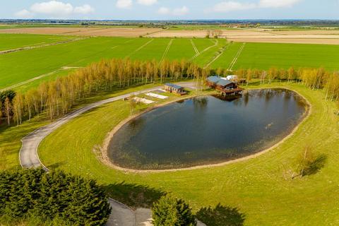 2 bedroom character property for sale, Swan Lake Country Park, Swineshead, Boston