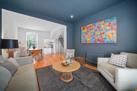 3 bedroom terraced house to rent, Whewell Road, Archway, London