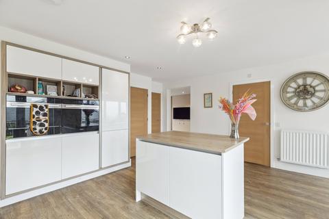 77 Lady Nancy Crescent, Blantyre, Glasgow, G72 9BD
