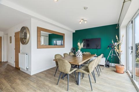 77 Lady Nancy Crescent, Blantyre, Glasgow, G72 9BD