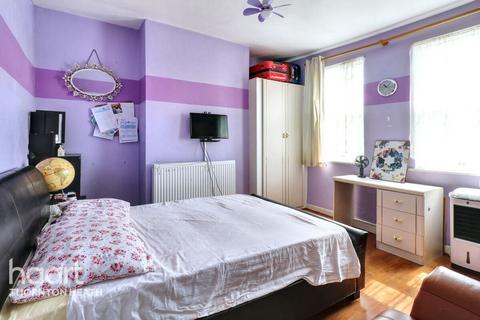 94 Bensham Grove, Thornton Heath, CR7 8DB