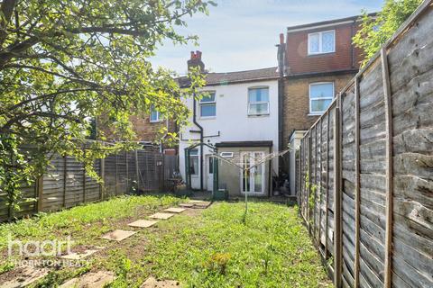 94 Bensham Grove, Thornton Heath, CR7 8DB