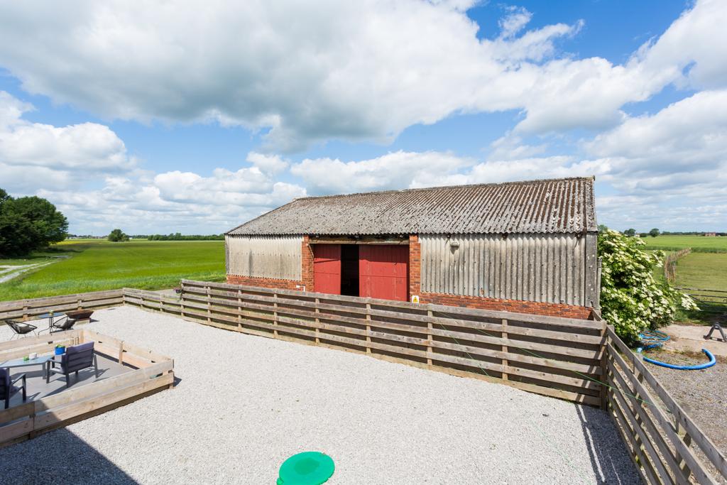 Outbuilding/Store