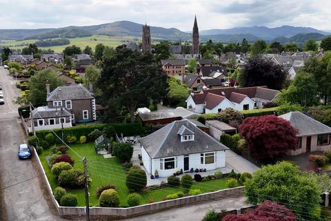 8 Murray Drive, Crieff, PH7 3DG