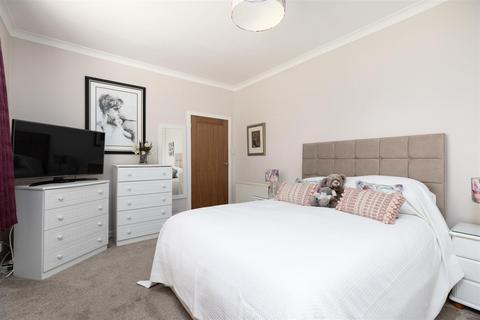 8 Murray Drive, Crieff, PH7 3DG