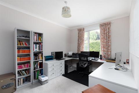 8 Murray Drive, Crieff, PH7 3DG