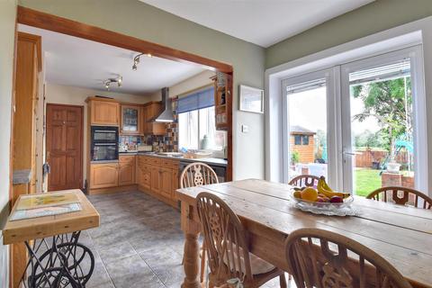 undefined, Hawthorn, Appledore,