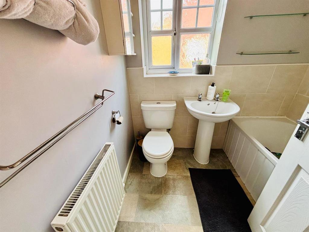 Bathroom / WC: