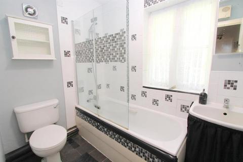 Flat 5, Oakview Apartments, 12 Benhill Road, Sutton, SM1 3RL