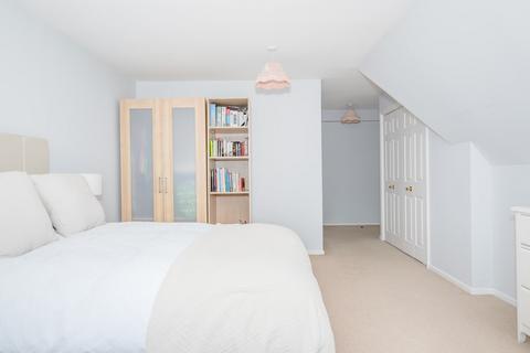 2 bedroom flat for sale, Stanford Orchard, Horsham, RH12