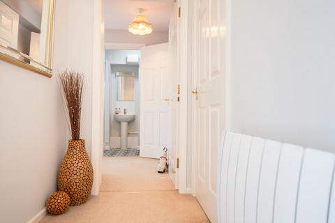 2 bedroom flat for sale, Stanford Orchard, Horsham, RH12