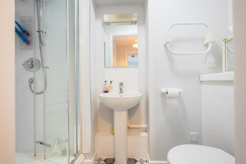 2 bedroom flat for sale, Stanford Orchard, Horsham, RH12
