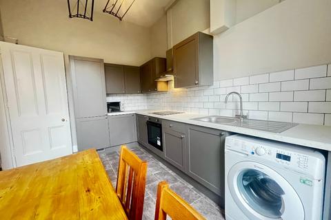 5 bedroom flat to rent, Glengyle Terrace, Bruntsfield, Edinburgh, EH3