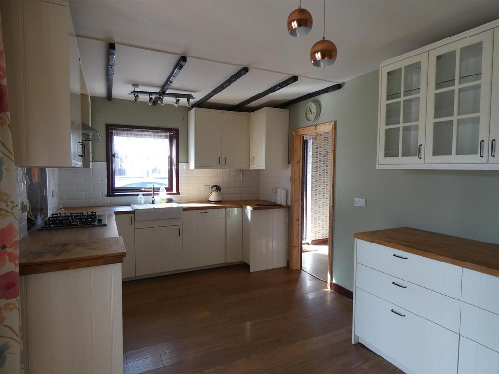 Kitchen 3.JPG